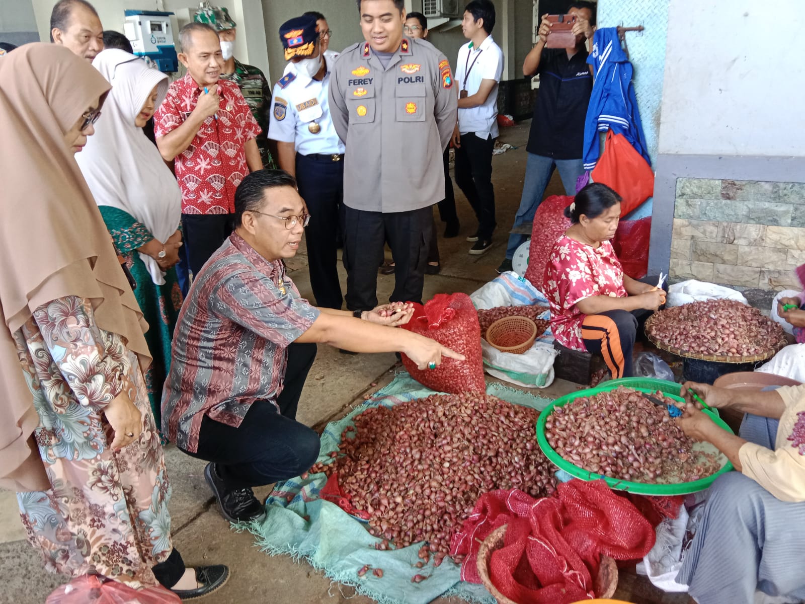 Teks Foto:Sekda Dan TPID Kota Pangkalpinang Kunjungi Sejumlah Distributor Dan Pasar Menjelang Lebaran(Foto Humas)