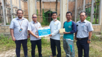 PT Timah Tbk Menyerahkan Bantuan Untuk Pembangunan Surau Babul Jannah di Belitung Timur. (Foto: Dok istimewa)