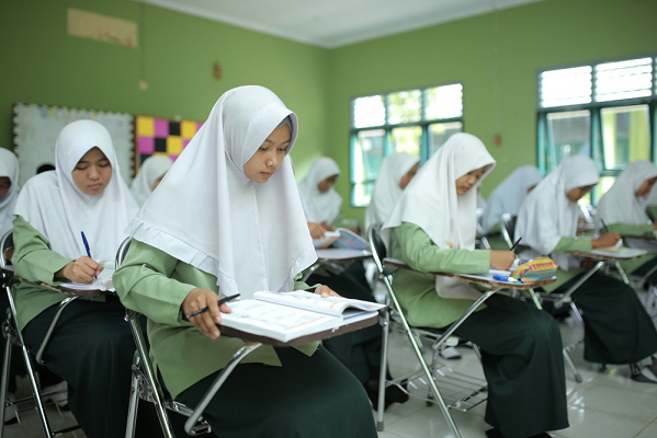 Dewi Padillah Bersyukur Akhirnya Lolos Program Kelas Beasiswa PT Timah Tbk. (Foto: Dok istimewa)