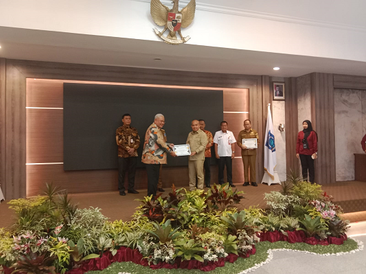 Wali Kota Pangkalpinang Terima Penghargaan dari KPK RI. (Foto: Dok istimewa)