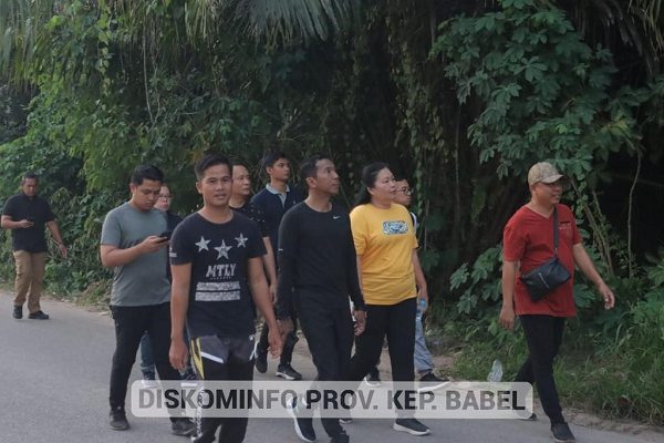 Jalan Pagi Bersama Kades Pj Suganda Suganda Tinjau Infrastruktur Desa Lubuk Besar. (Foto: Diskominfo.Prov.kep.Babel)