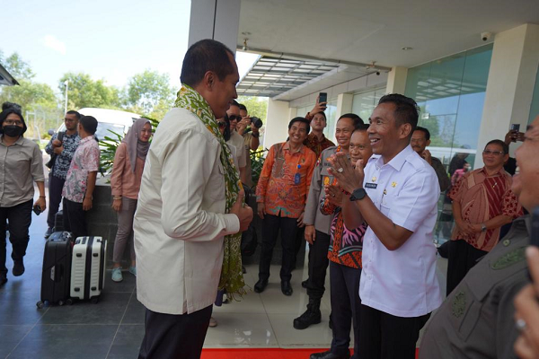 Pj Gubernur Suganda Sambut Rombongan Kunker Komisi I DPR RI. (Foto: Dok Istimewa)