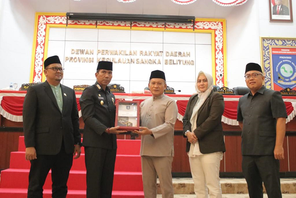 Pj Gubernur Suganda Hadiri Rapat Paripurna Pengambilan Keputusan.(Foto: Dok istimewa)