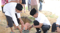 Bersama Para Tokoh-tokoh, Pj Gubernur Melakukan Peletakan Batu Pertama Pembangunan Masjid Ar Rohim