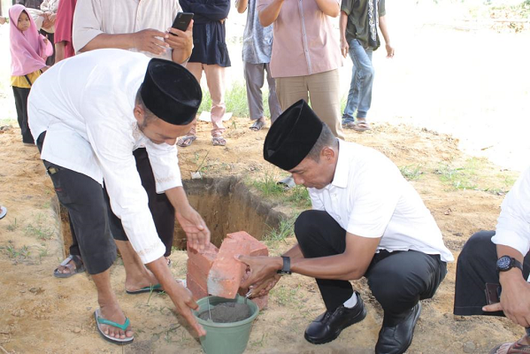 Bersama Para Tokoh-tokoh, Pj Gubernur Melakukan Peletakan Batu Pertama Pembangunan Masjid Ar Rohim