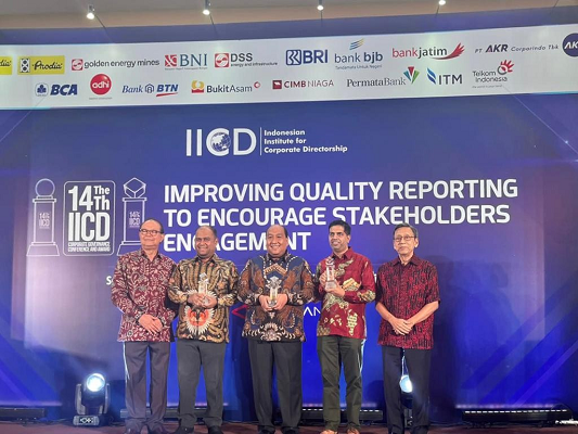 PT Timah Tbk Raih Penghargaan Best Overall Top 50 Emited Dalam Ajang IICD Corporate Governance Conference and Award. (Foto: PT Timah Tbk)