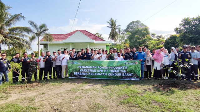 Peduli Lingkungan Untuk Kurangi Polusi, PT Timah Tanam 180 Tanaman di Kecamatan Kundur Barat. (Foto: PT Timah.com)