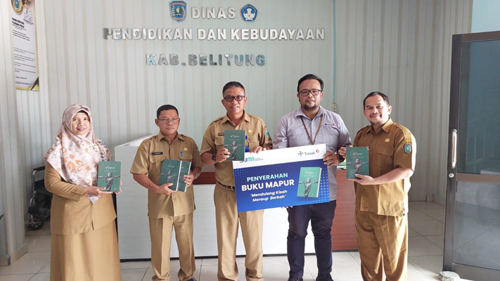 Untuk Tingkatkan Literasi Tentang Sejarah, PT Timah Tbk Berikan Bantuan 299 Buku ke Dua Dinas di Pulau Bangka. (Foto: PT Timah.com)