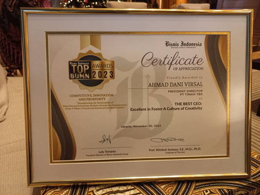 Direktur Utama PT Timah Tbk Ahmad Dani Virsal Raih Penghargaan pada Top BUMN Award 2023