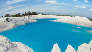 Danau Kaolin Aek Biru. (Foto: Dok istimewa)